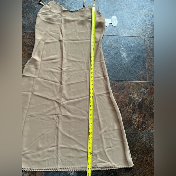New Wondermaid full length taupe adjustable straps made in USA slip. Size 40 - Picture 13 of 16